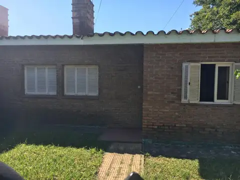 Casa 6 ambientes con 1 baño