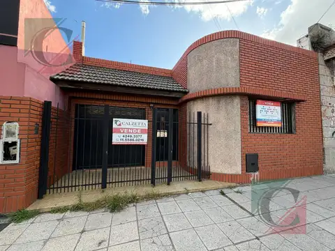 Casa 4 ambientes con cochera