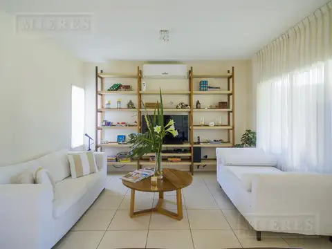 Casa en Venta en La Comarca, USD 430.000