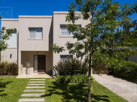 Casa en venta - Lote Interno. La Comarca Bancalari.