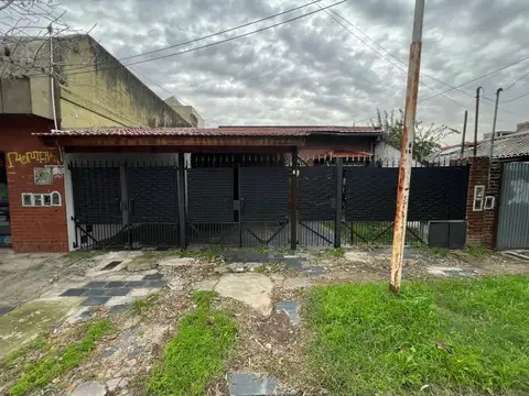 VIVIENDA MULTIFAMILIAR - CASA + DPTO - LOTE 9 x 25 – 2 COCHERAS SEMI-CUBIERTA
