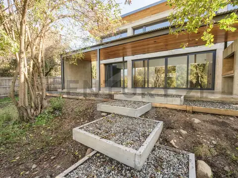 VENTA CASA SAN MARTIN DE LOS ANDES . BARRIO RINCON RADALES  ¡PROPIEDAD FINANCIADA!  A ESTRENAR.