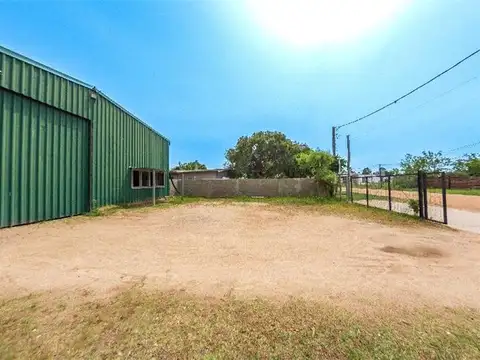 Lindo Depósito, 381m² construidos, sobre 1094m² de...