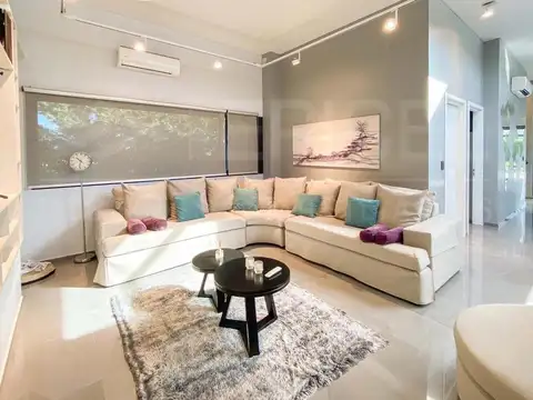 Casa en Venta con 5 cocheras