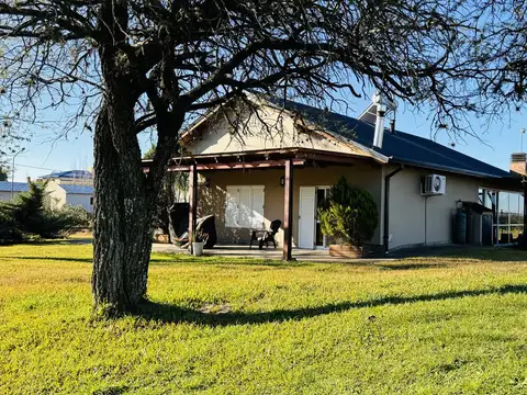 Casa con Pileta zona Artalaz