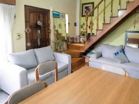 VENTA CASA 3 AMBIENTES COCHERA, JARDÍN.ITUZAINGO.