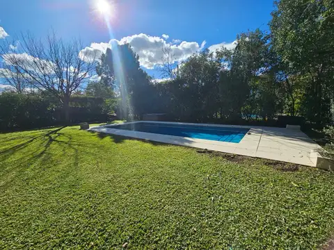Casa 9 ambientes con 4 baños