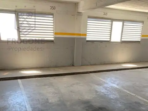 venta cochera - auto o camioneta- Recoleta - Barrio norte - Azcuenaga 1000 - Expensas bajas