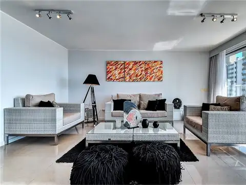 Departamento en Alquiler en Playa Mansa, USD 2.500