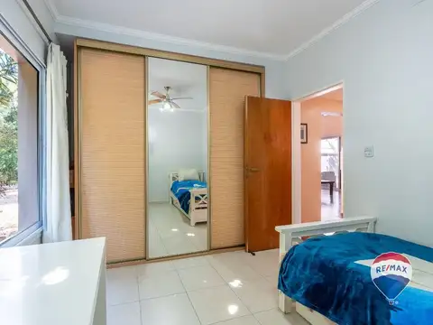 Casa en Alquiler con 2 cocheras