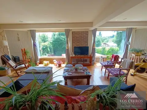 Casa en Venta con 3 cocheras