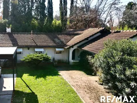 Casa en Venta con 2 cocheras