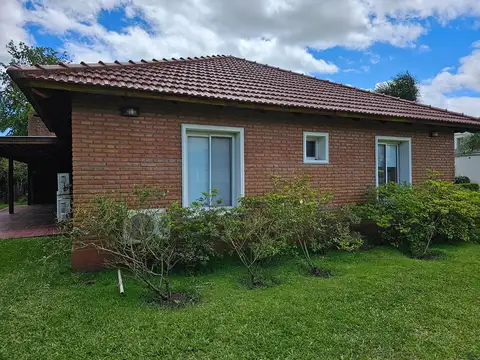 Casa en Alquiler con 1 cochera