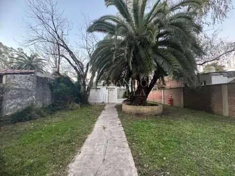 Casa en Alquiler con 2 cocheras