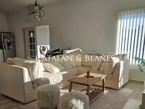 Casa 5 ambientes con 3 baños