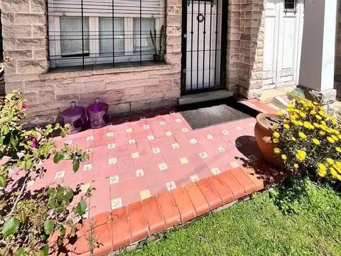 CASA 5 AMB EN LOMAS CON GRAN PATIO