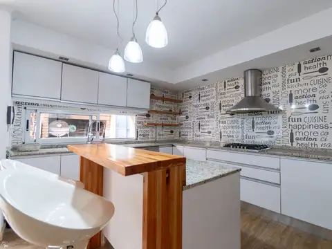 Casa 5 ambientes con 4 baños