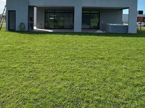 Casa 3 ambientes con 2 baños