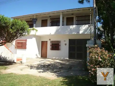 Casa en venta - 5 Dormitorios 4 Baños - Cochera - 188Mts2 - Las Toninas