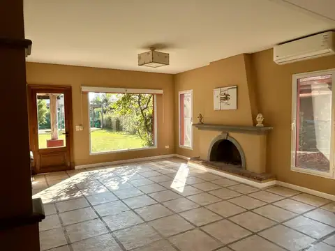 Casa estilo Santa Fe en Alquiler Anual en Santa Barbara