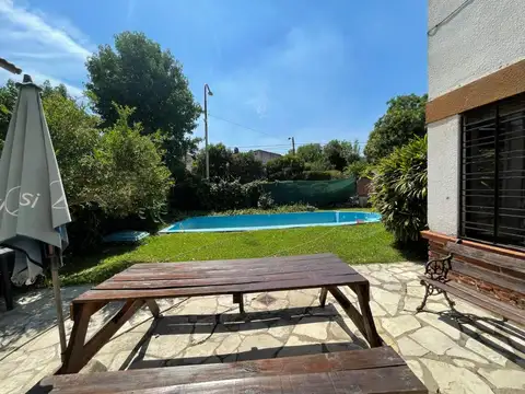 Casa 6 ambientes con 4 baños