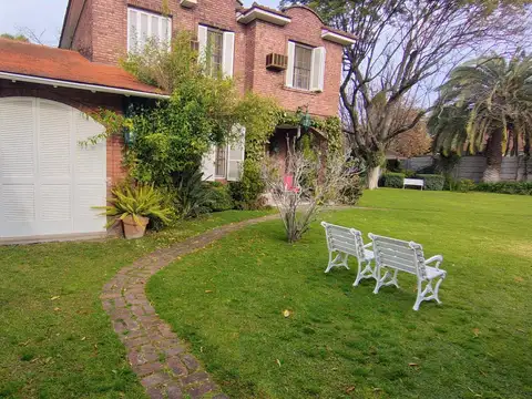 Casa en Venta con 2 cocheras