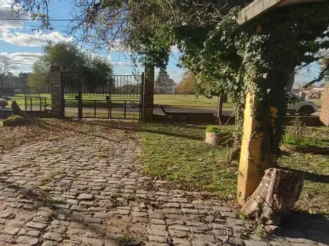 Casa en Venta con 3 cocheras
