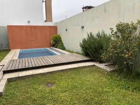 Casa 4 ambientes con 4 baños