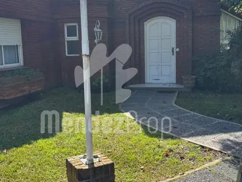 Casa en Venta con 2 cocheras