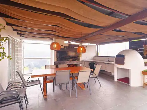 Casa 5 ambientes con 2 baños