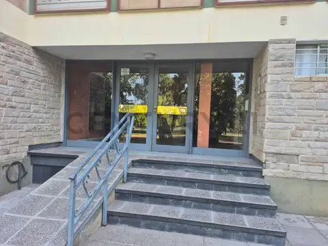 Lateral sur acceso este