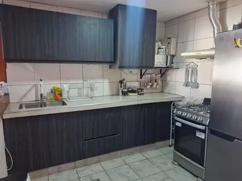 Casa 6 ambientes con 2 baños