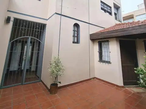 Edificio comercial  y vivienda