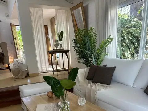 Casa en Venta con 4 cocheras