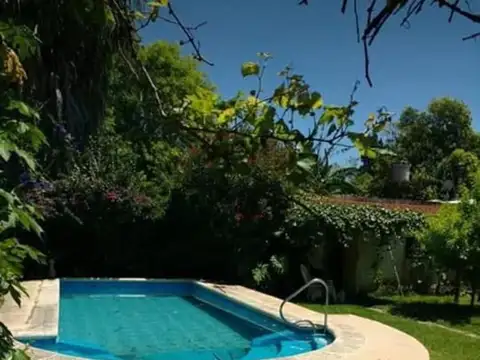 Casa 5 ambientes con 2 baños