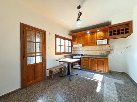 Casa 5 ambientes con 2 baños