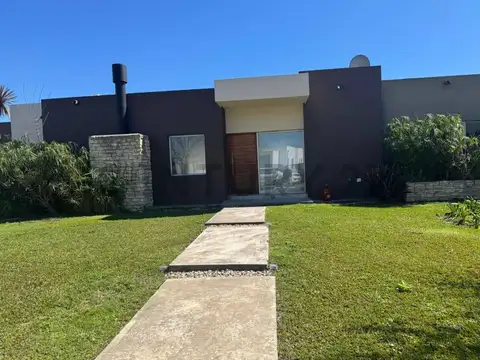 VENTA | CASA | 4 HABITACIONES | 1 PLANTA | PISCINA | BARRIO GOLF – EL CANTÓN | E