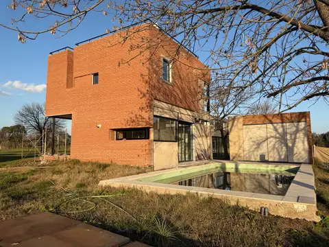 Venta casa 4 ambientes en obra en barrio del golf, Francisco Álvarez.