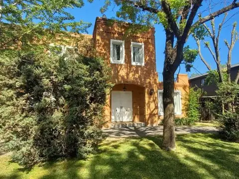 Casa  venta, lote central, Barrio el Portillo