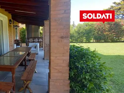 Casa 4 ambientes con 2 baños