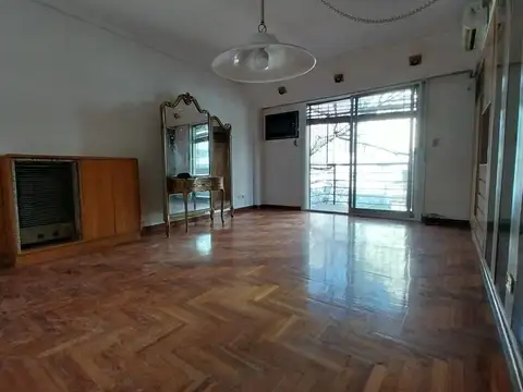 FRANKLIN N° 585, 2° - PISO 3 AMBIENTES C/DEP Y COCHERA