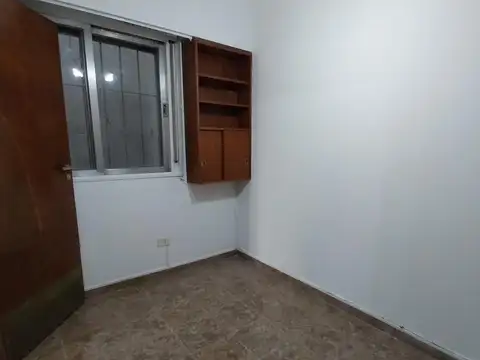 FRANKLIN N° 585, 2° - PISO 3 AMBIENTES C/DEP Y COCHERA