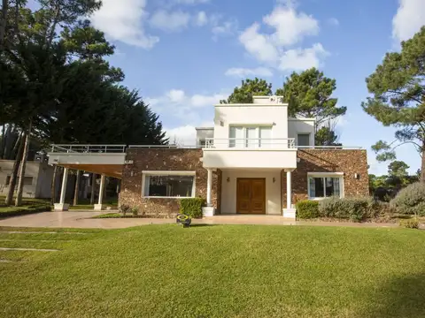 Casa 4 ambientes con 4 baños