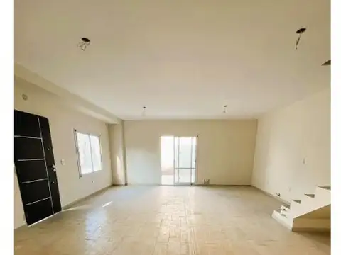 Casa en Alquiler con 1 cochera