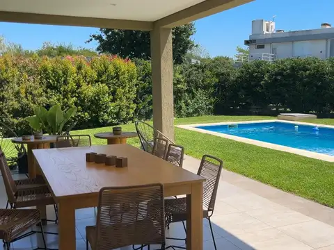 Casa 5 ambientes con 3 baños