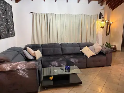 Casa en Alquiler con 1 cochera