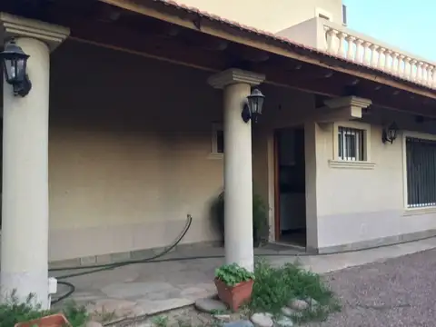 Casa en Venta con 3 cocheras