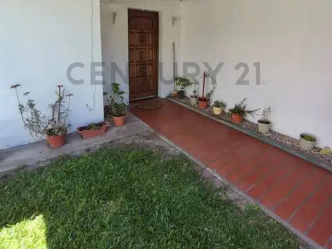 Casa 5 ambientes con 1 baño