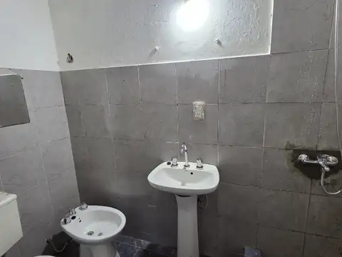 Depto Tipo Casa en Alquiler en Lanus, $ 300.000