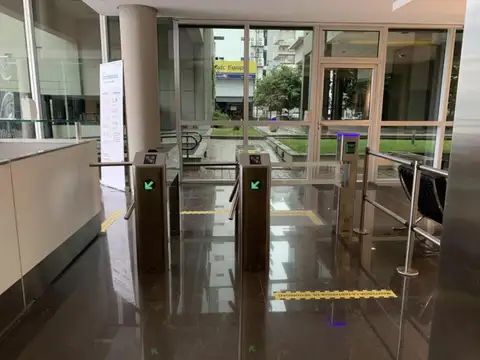 Oficina en Alquiler con 6 cocheras